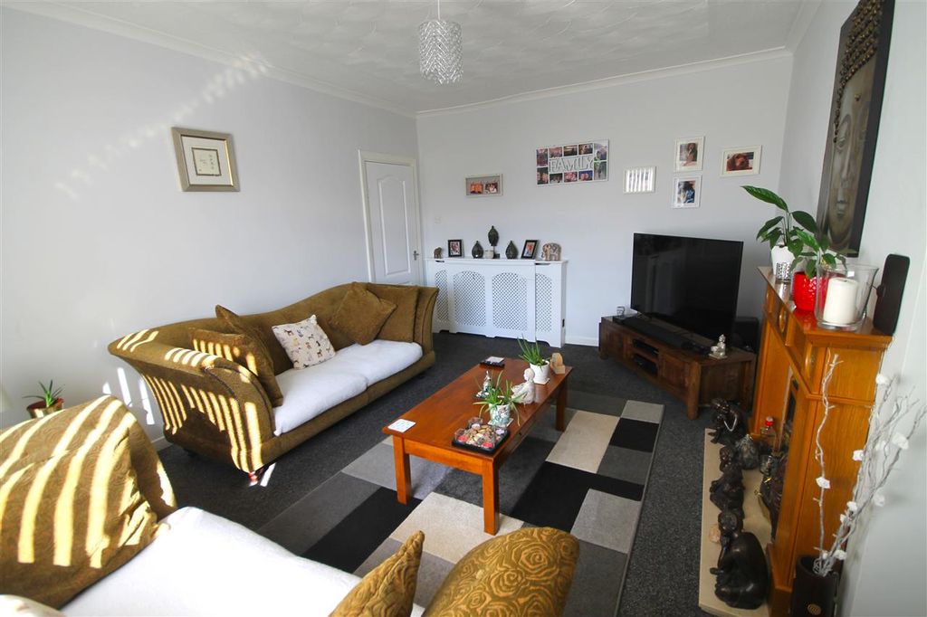 Property photo 2 of 10 Lounge