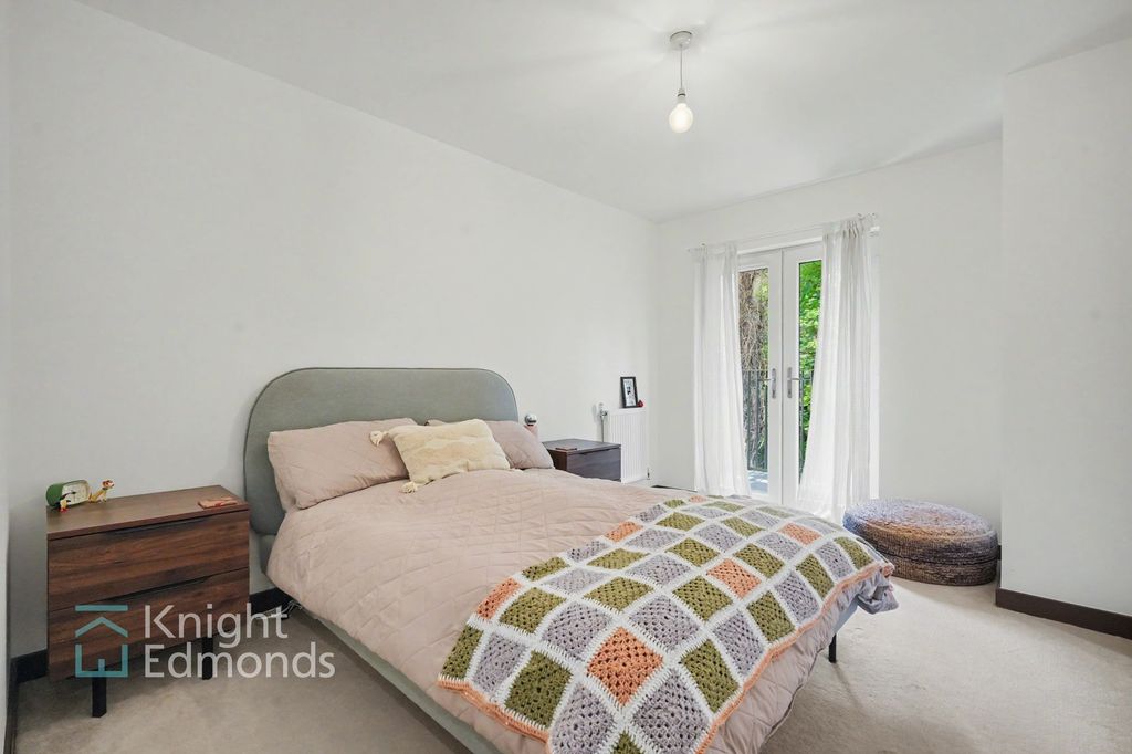 Property photo 1 of 15 Bedroom 1