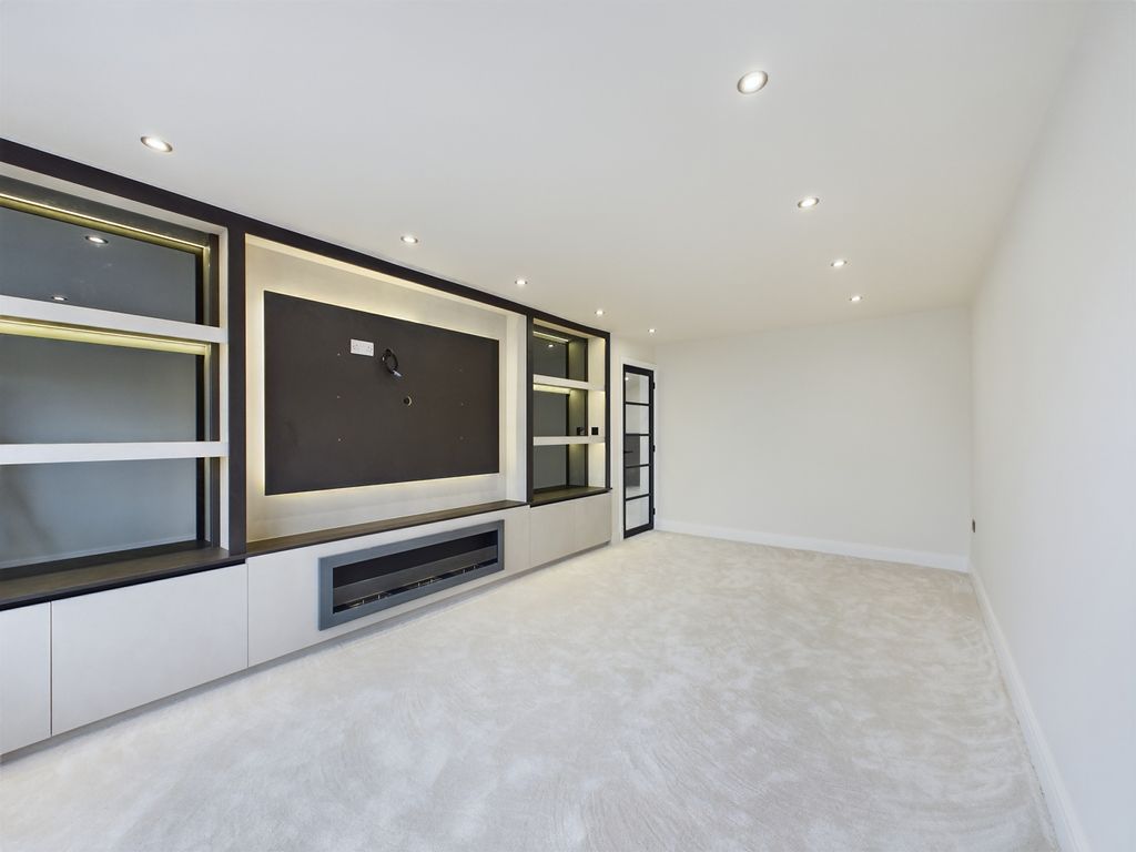 Property photo 2 of 23