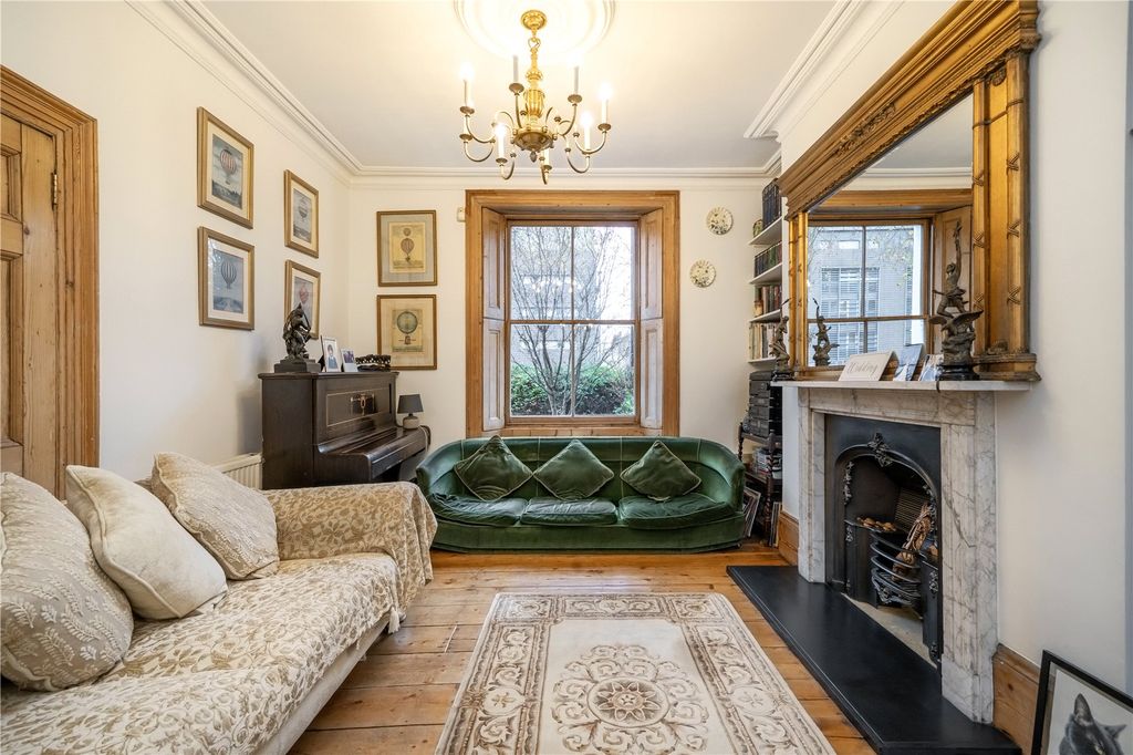 Property photo 3 of 16 Reception