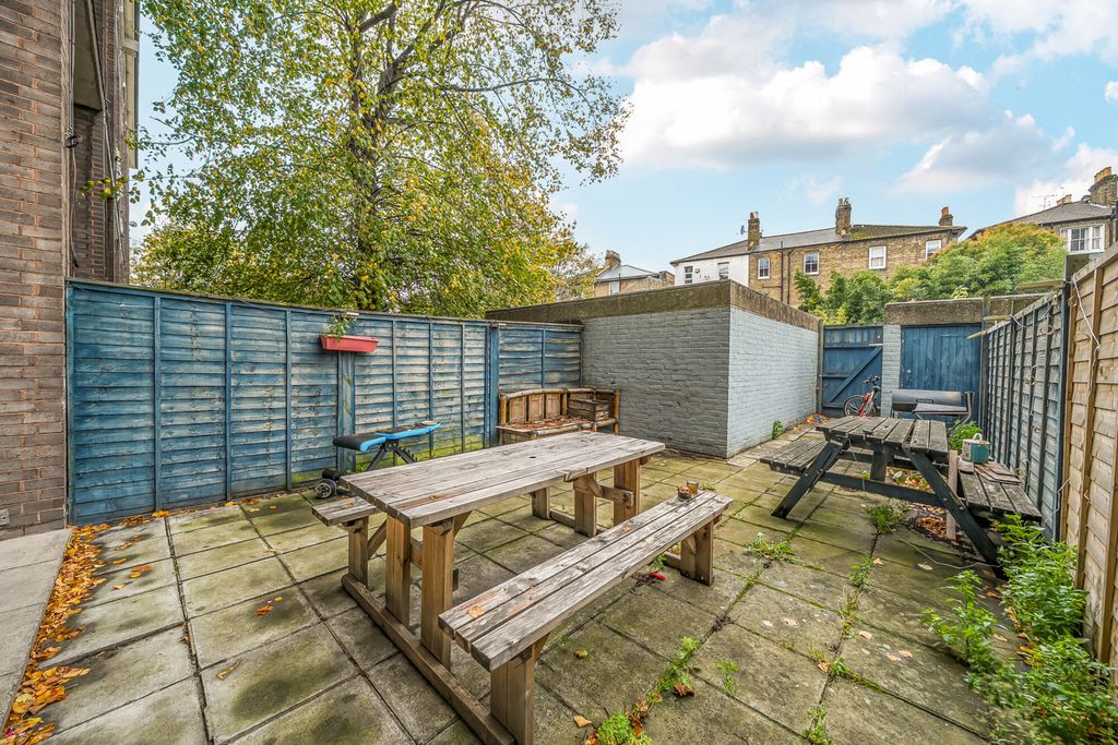 Property photo 3 of 21 Garden