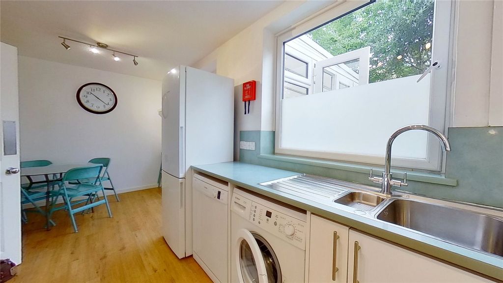 Property photo 2 of 17 Picture No. 08