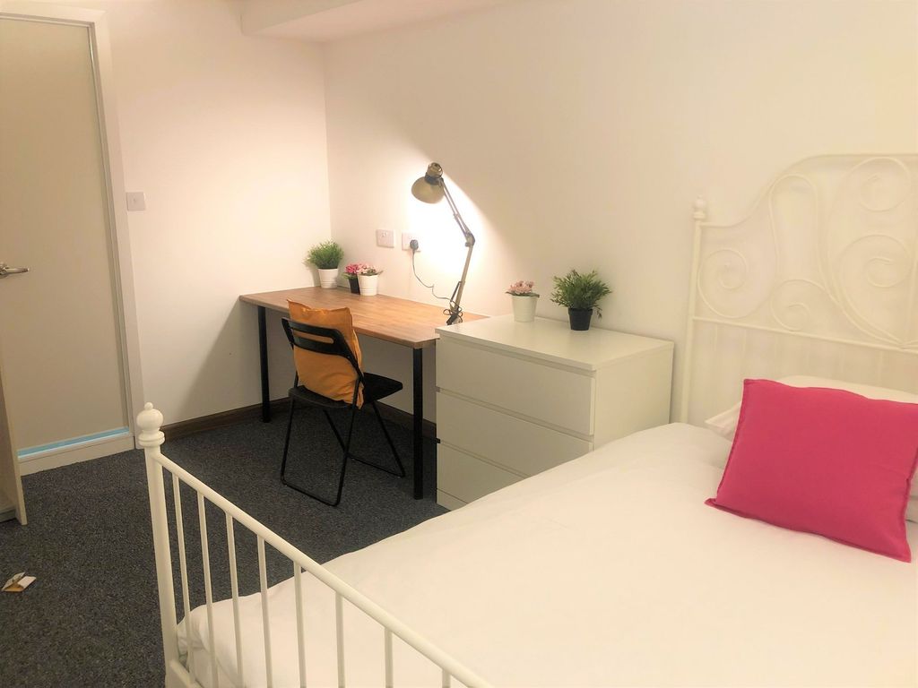 Property photo 3 of 7 A Neat And Well-Maintained Single Bedroom Featurin...