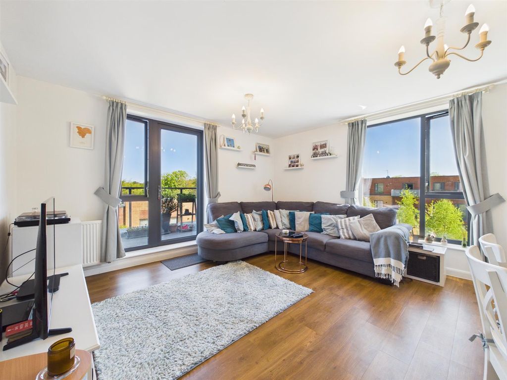 Property photo 3 of 17 Cam01563G0-Pr0240-Still003.Jpg