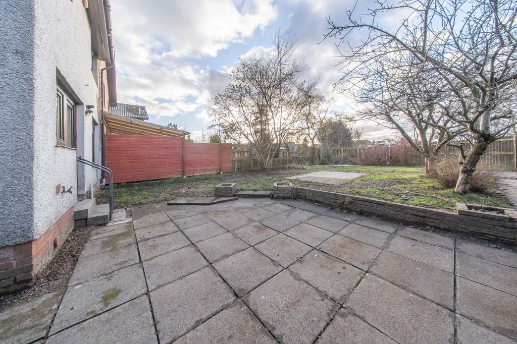 Property photo 2 of 34 Rear Garden