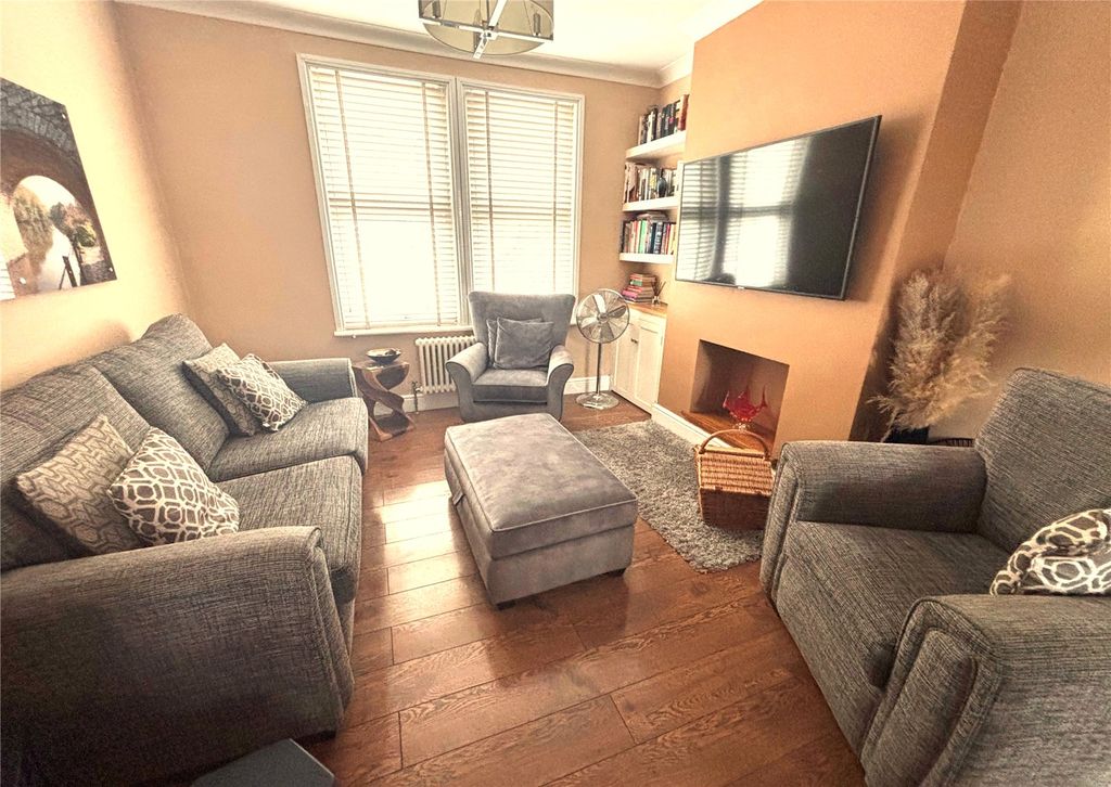 Property photo 2 of 25 Lounge