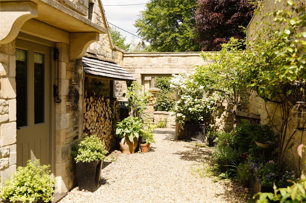 Property photo 2 of 15 Picture No. 21
