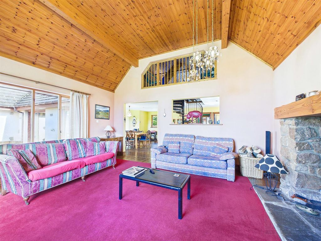 Property photo 3 of 31 Sitting Room
