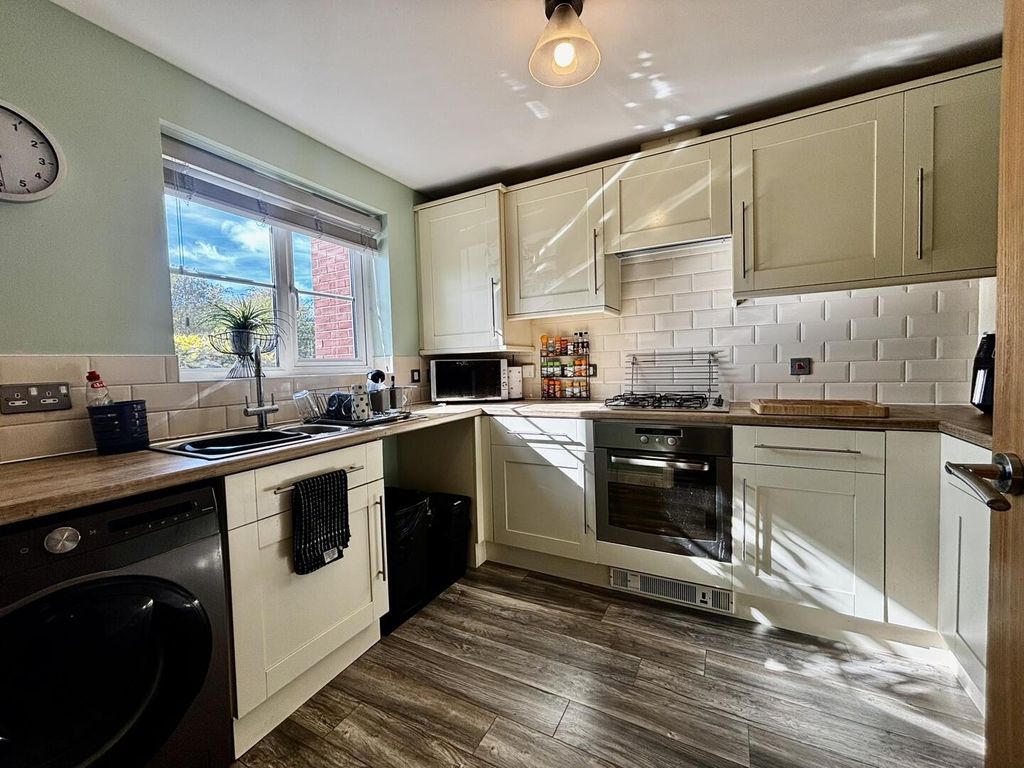 Property photo 2 of 31 Kitchen