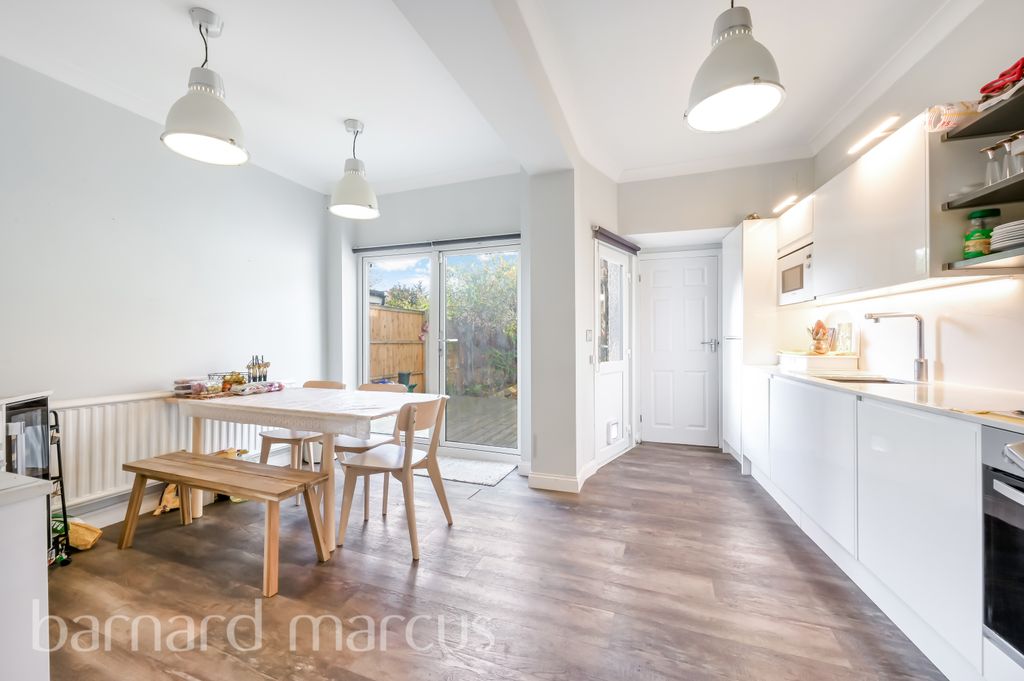 Property photo 1 of 10 Kitchen