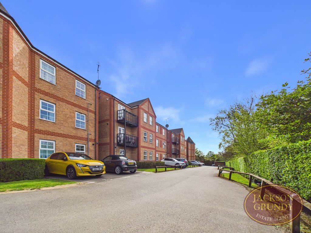 Property photo 2 of 12 Turners Gardens