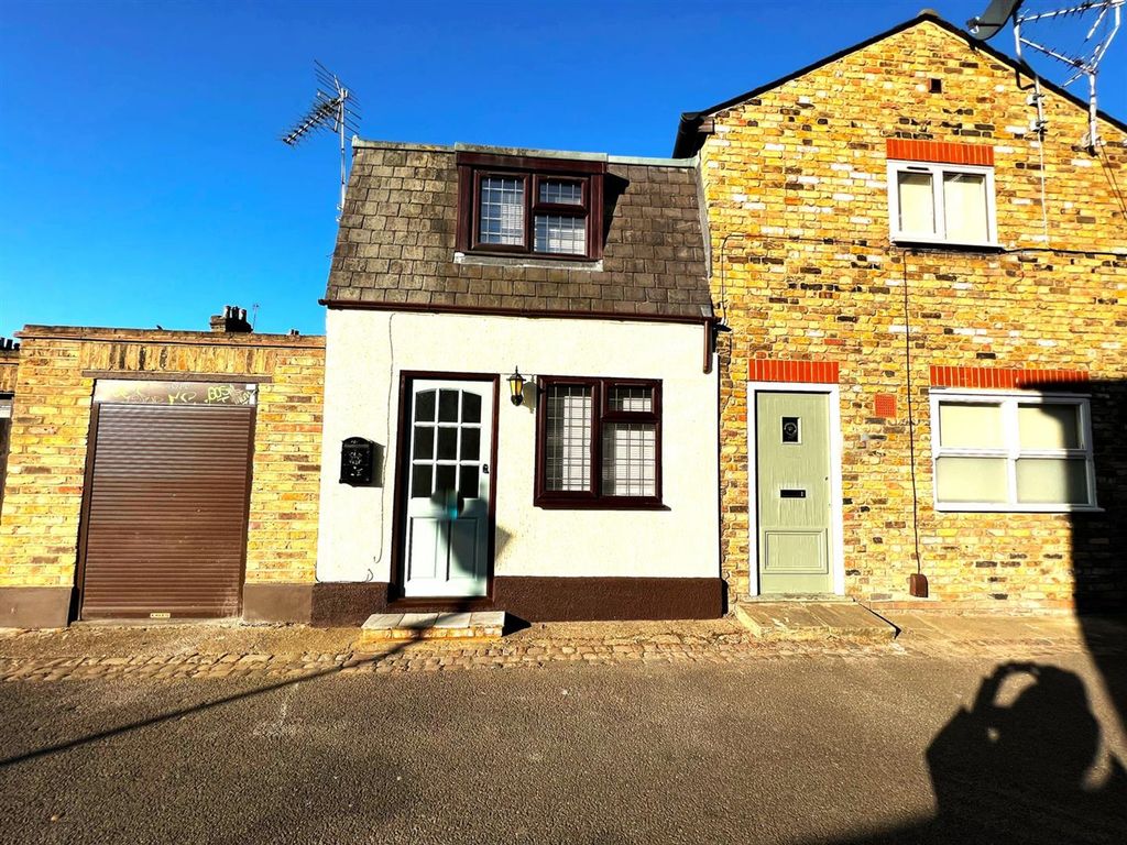 Property photo 1 of 10 High Rd Leytonstone E11