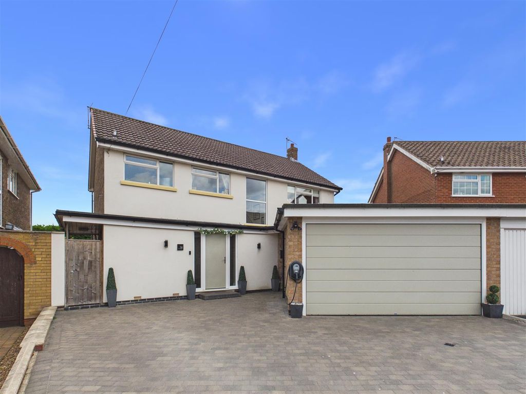Property photo 1 of 29 Hill Brow - Main Photo
