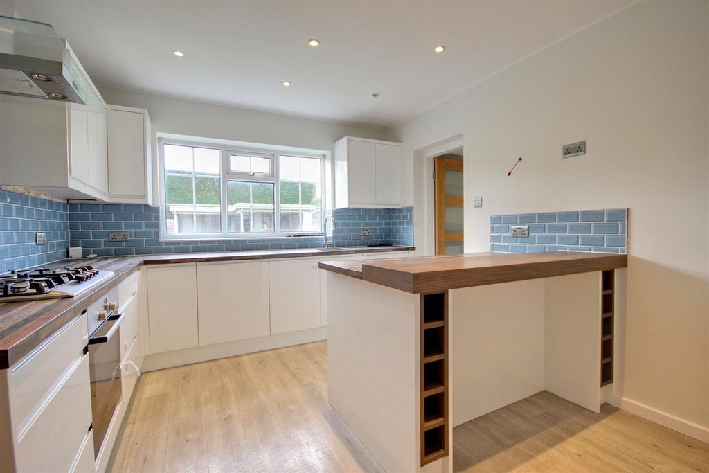 Property photo 3 of 16 Img_9791-Img_9793_Lzn.Jpg