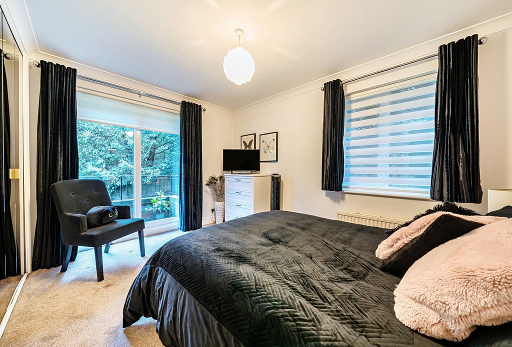 Property photo 1 of 11 1409090-4-698A0Ff...