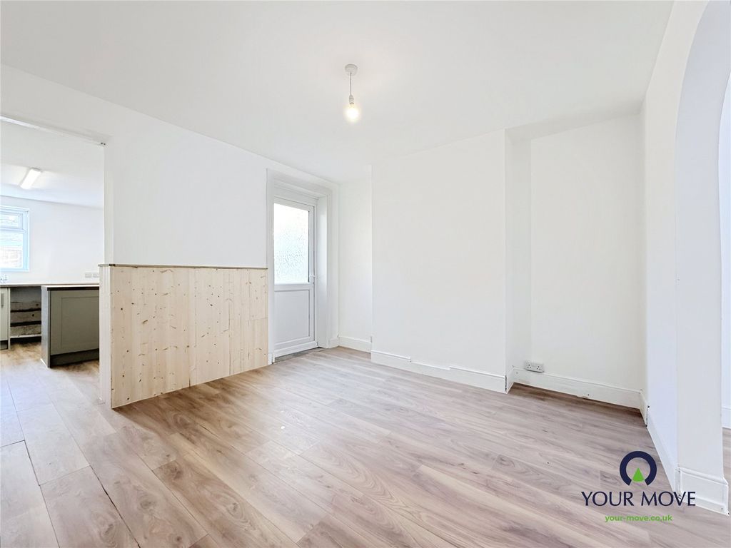 Property photo 3 of 9 Dining Room