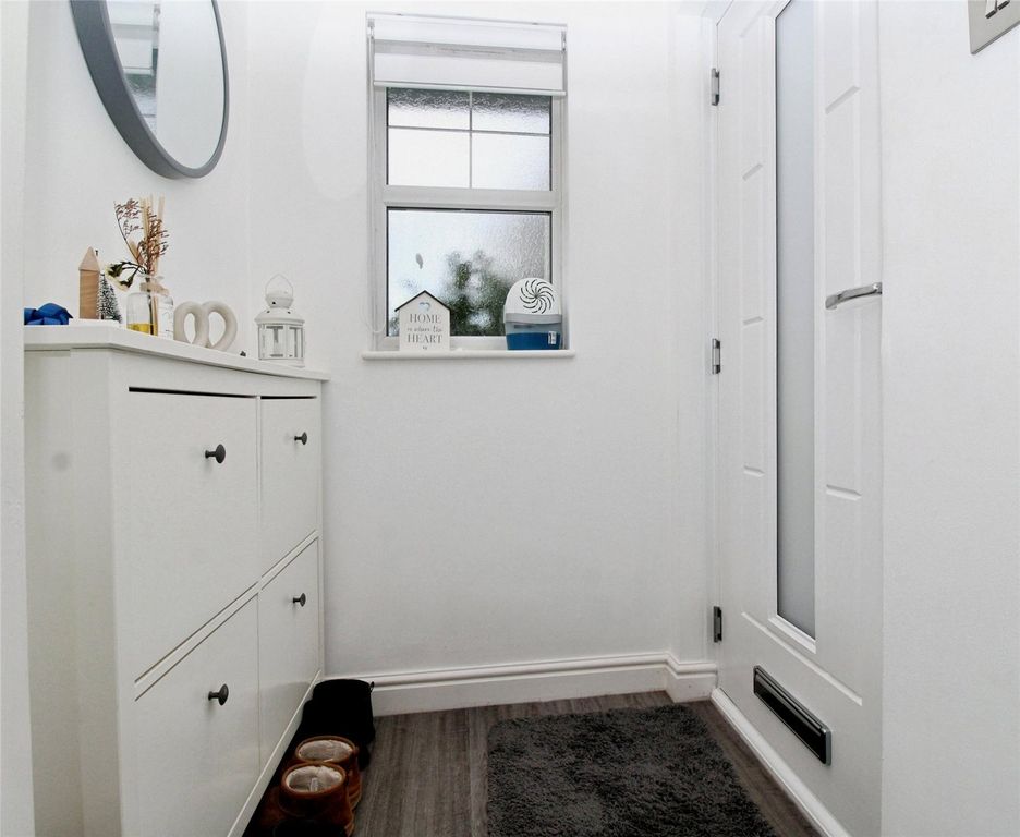 Property photo 2 of 17 Picture No. 11