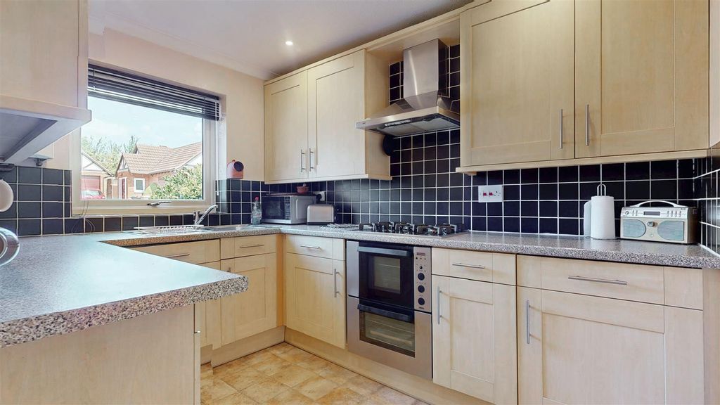 Property photo 2 of 16 Qjbz81Glfe2S54v9Z4Eo4A.Jpg