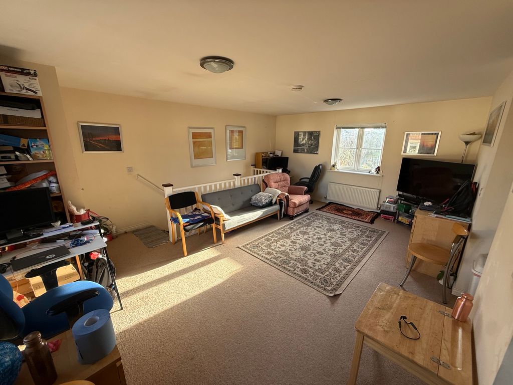 Property photo 3 of 9