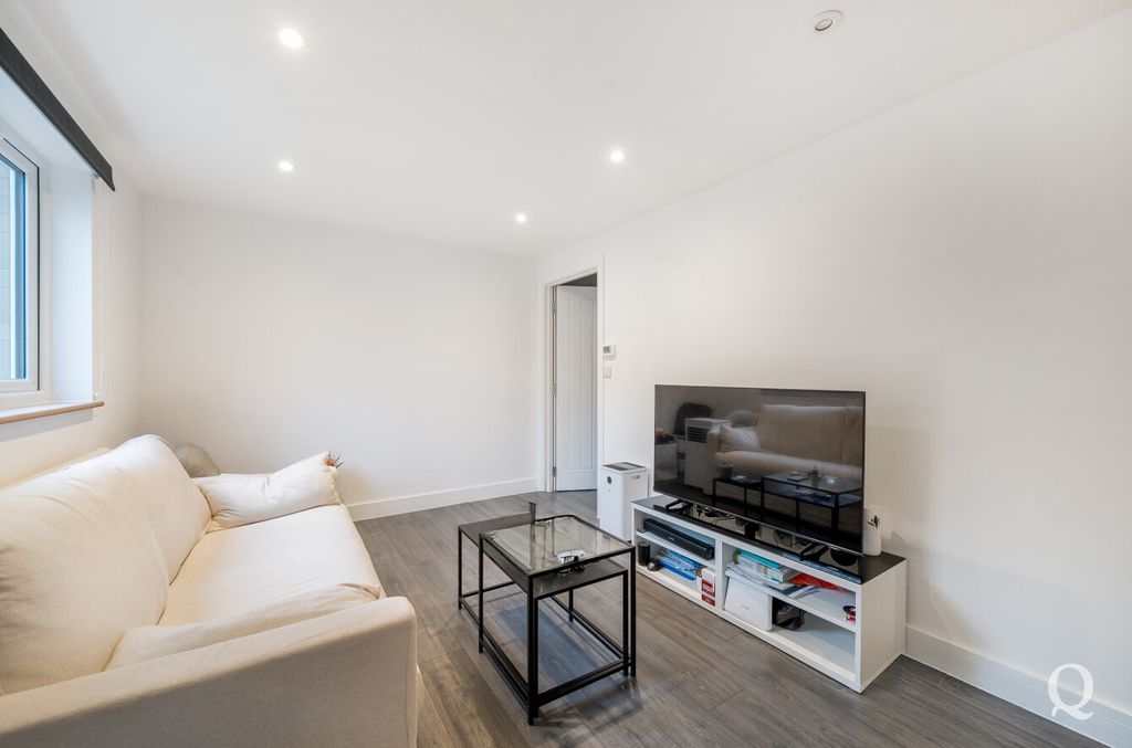 Property photo 2 of 21 3229F799-3c76-4dc...