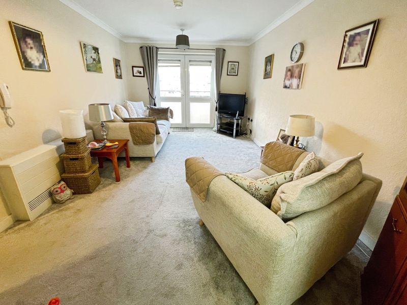 Property photo 2 of 11 Lounge