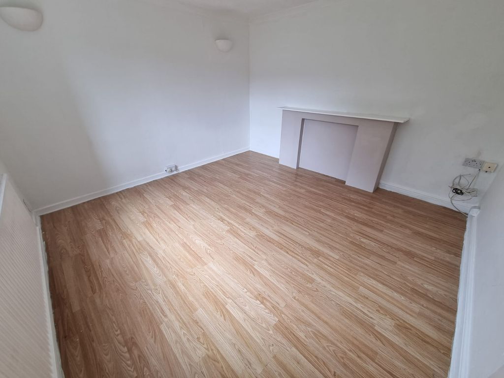 Property photo 3 of 9 Lounge