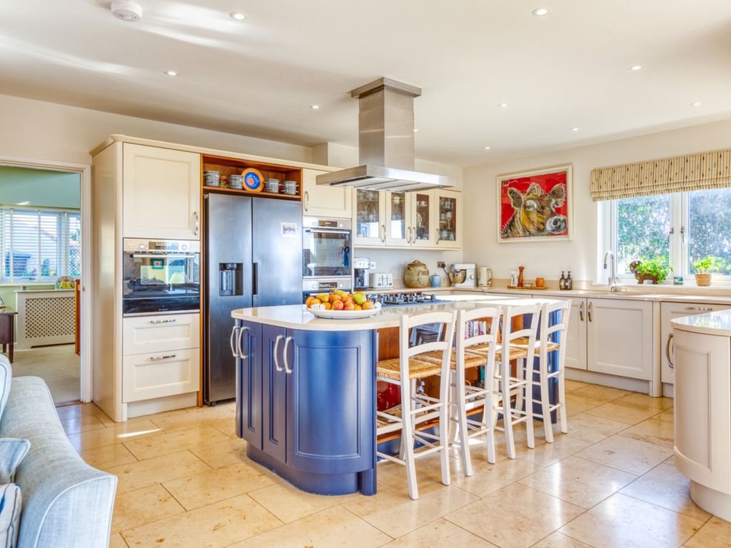 Property photo 2 of 23