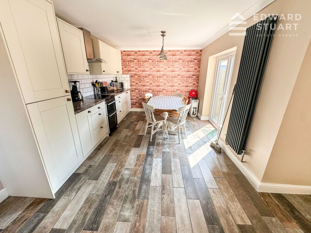 Property photo 1 of 18 Picture No. 32