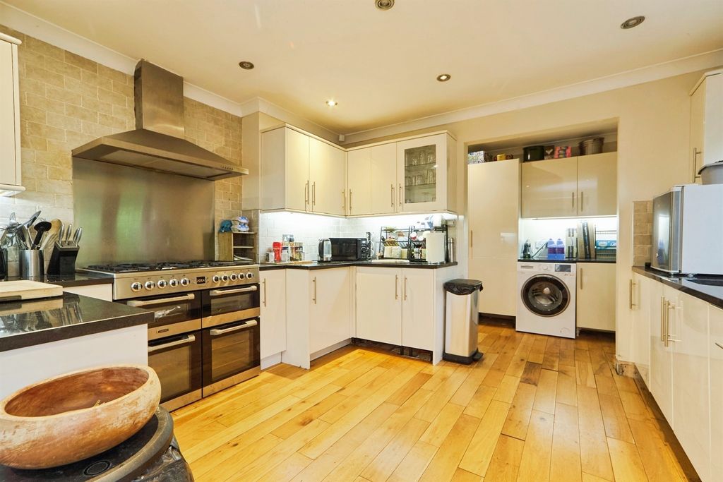 Property photo 2 of 27