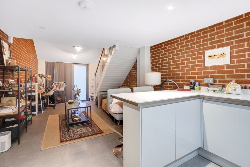 Property photo 2 of 7 Photo 1