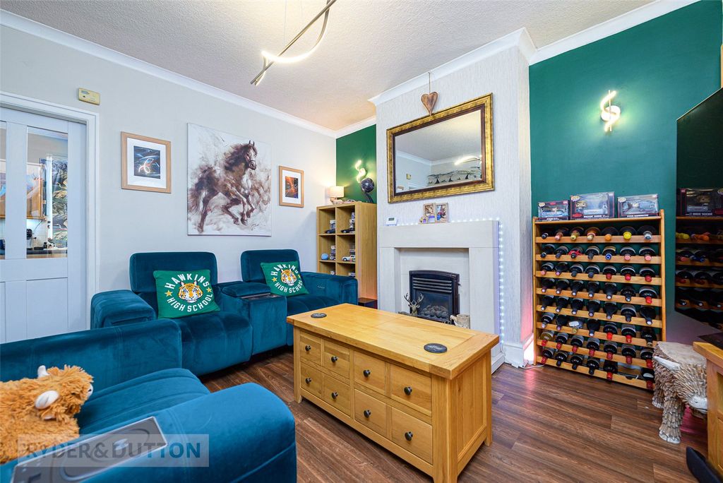 Property photo 3 of 18 Living Room