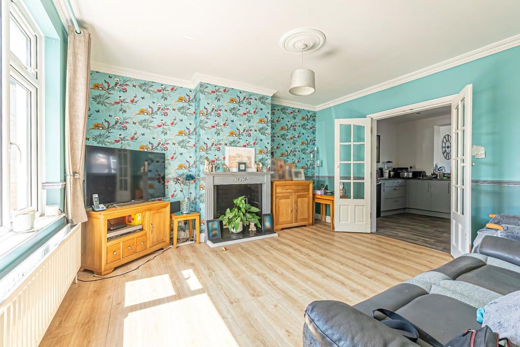Property photo 2 of 21
