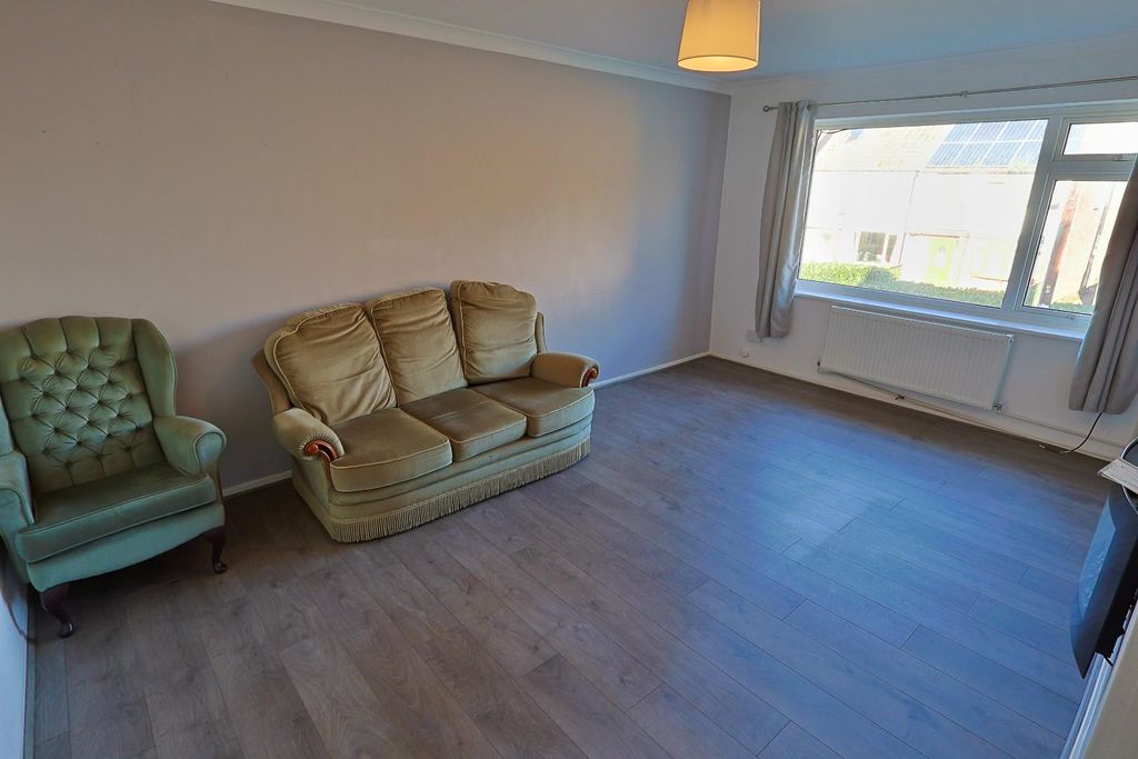 Property photo 3 of 8 Lounge