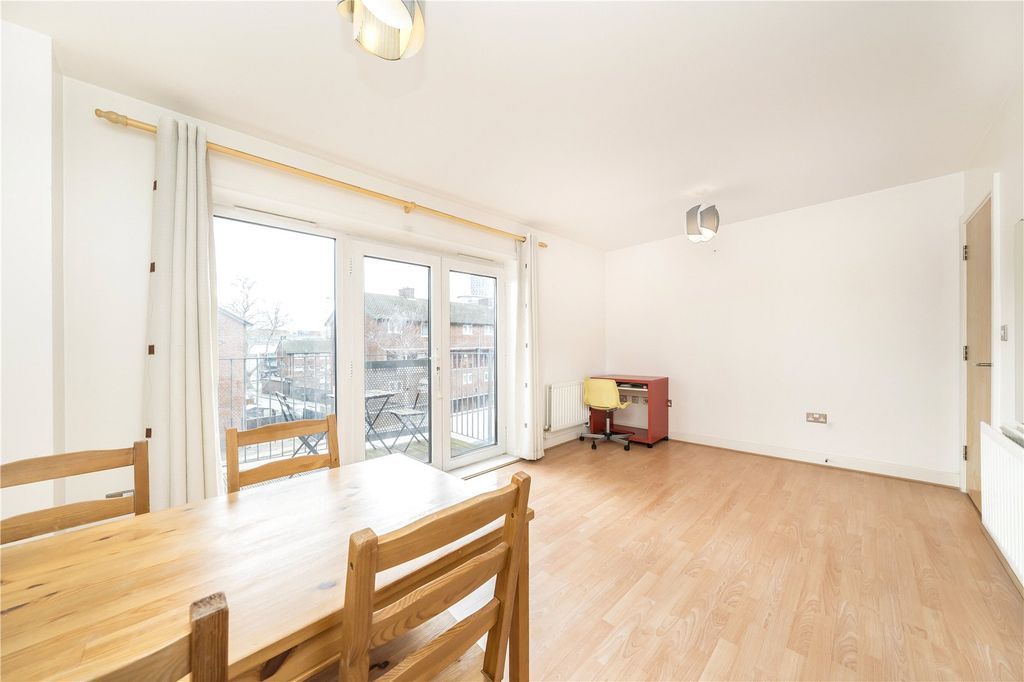 Property photo 3 of 8 Reception