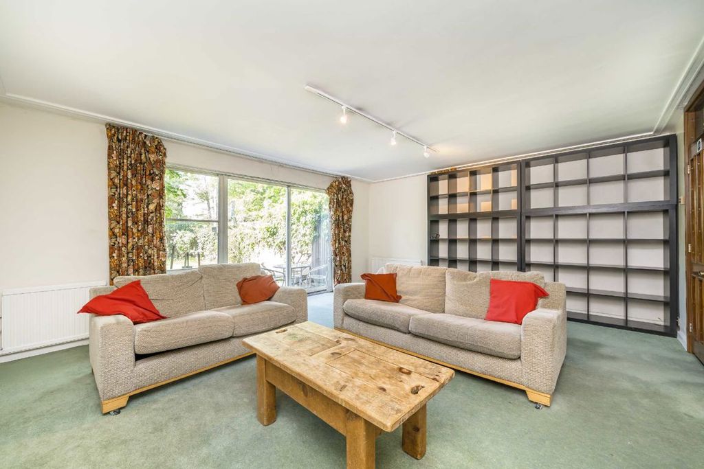 Property photo 2 of 9