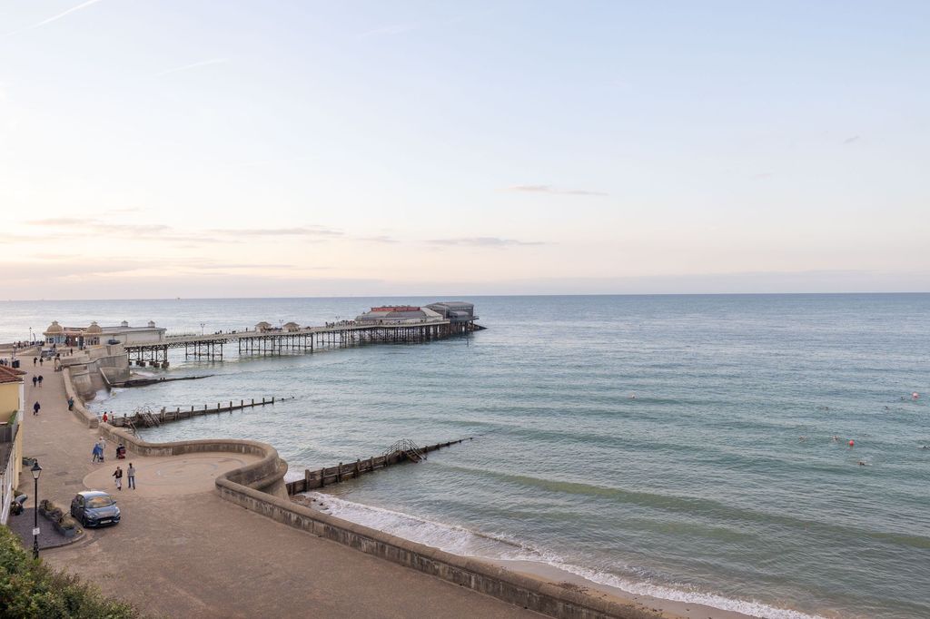 Property photo 2 of 40