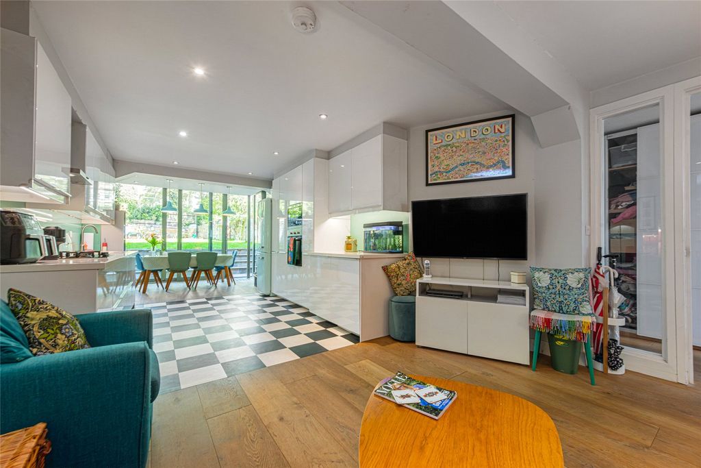 Property photo 1 of 17 Picture No. 12