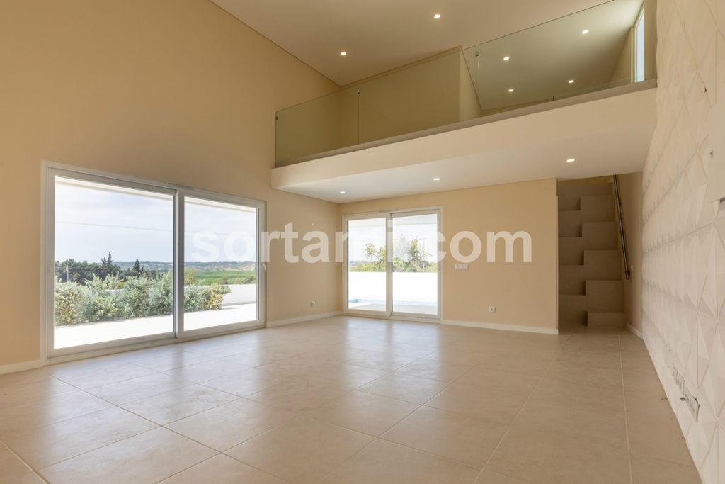 Property photo 3 of 47