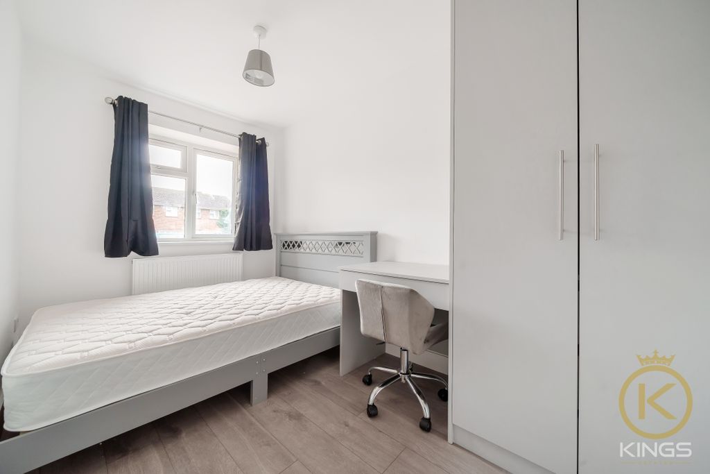 Property photo 2 of 6 Bedroom 1