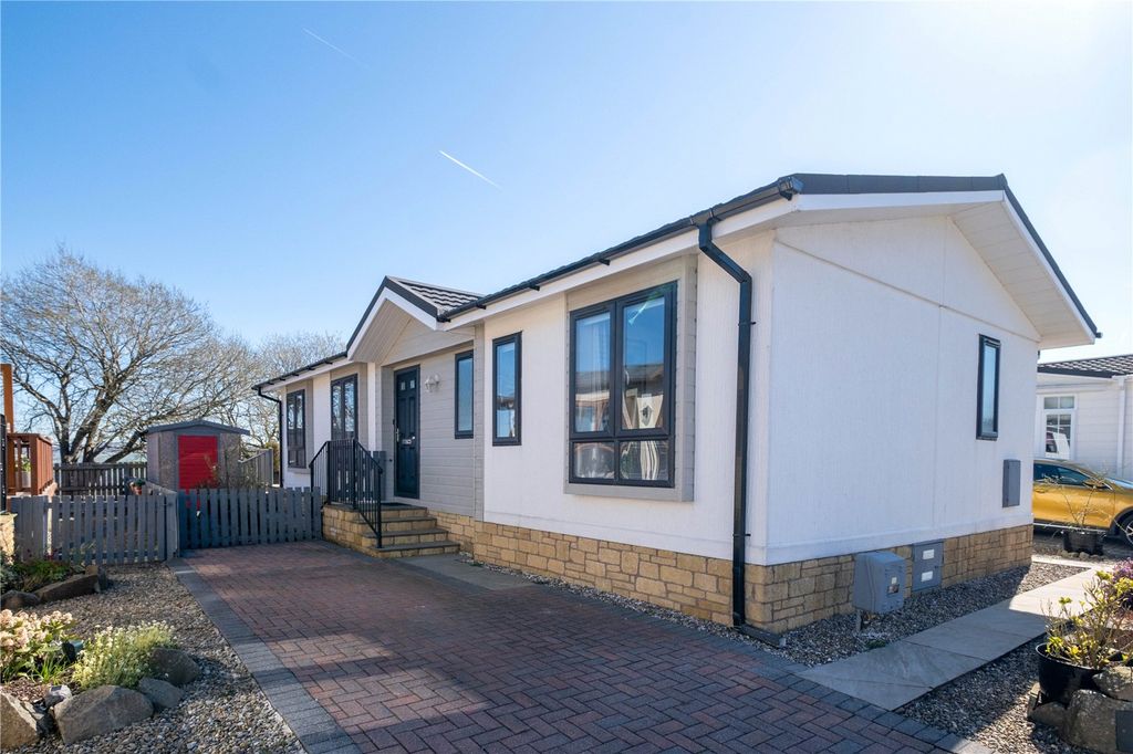 Property photo 1 of 23 5 High View