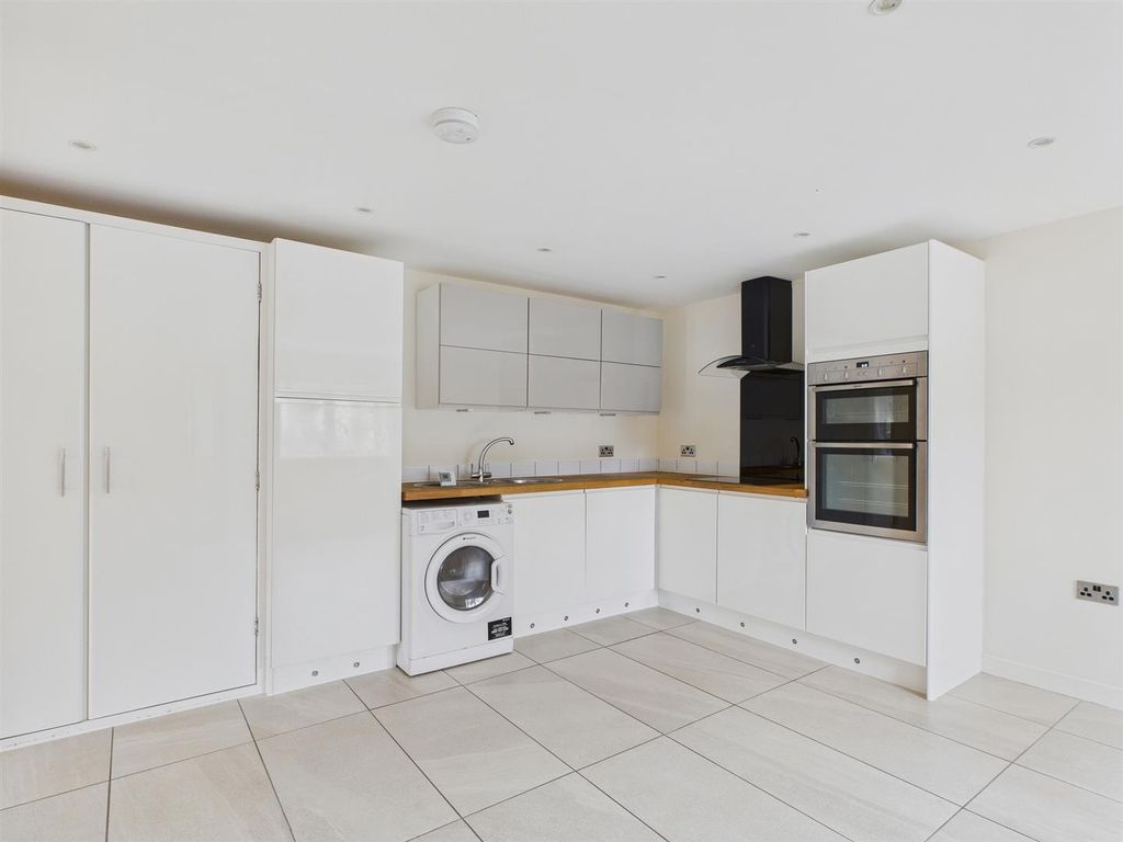 Property photo 3 of 8 Cam03972G0-Pr0164-Still002.Jpg