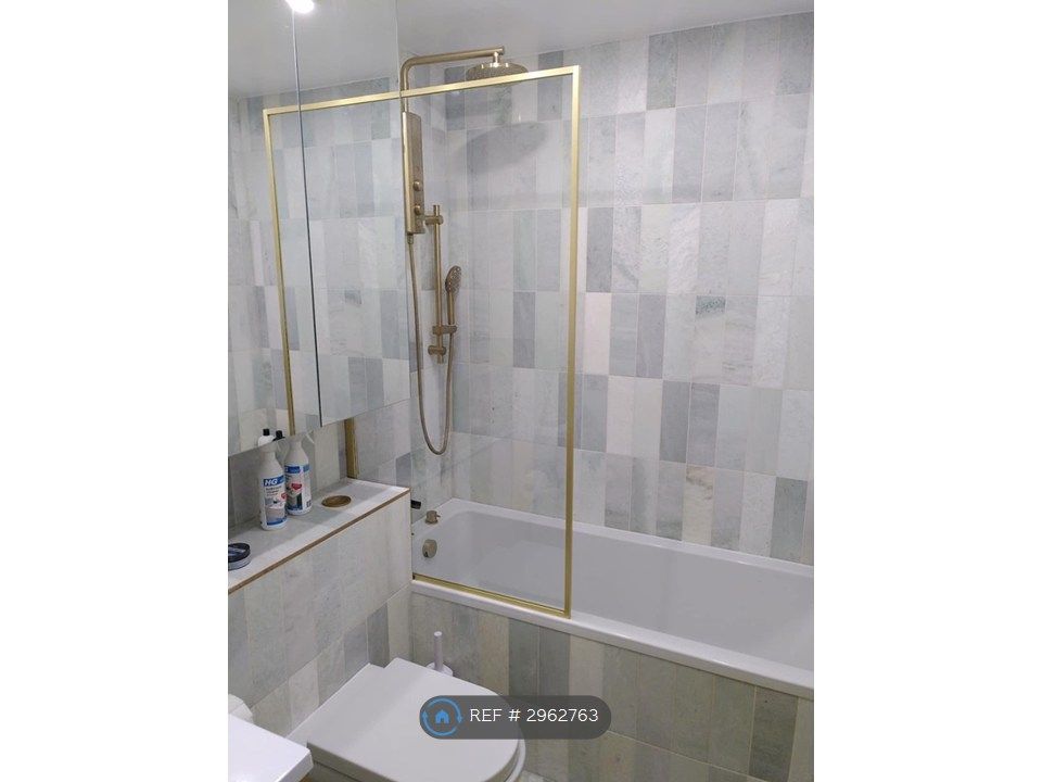 Property photo 3 of 14 Bathroom