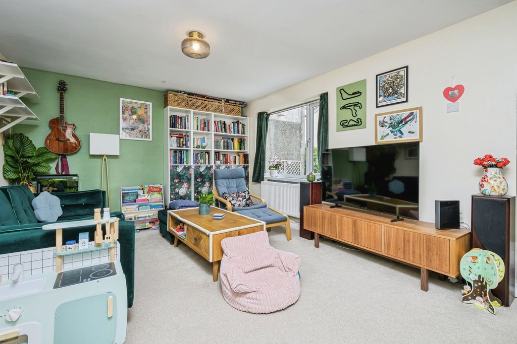 Property photo 3 of 24 Pbox-Img.Jpg