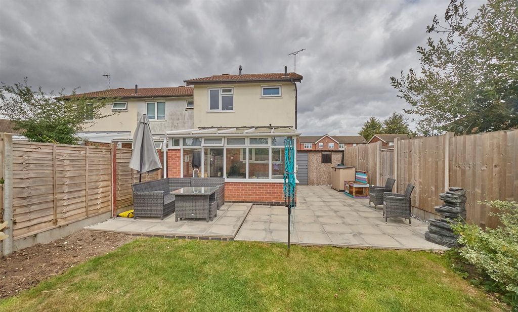 Property photo 2 of 10 Walcote Close  4.Jpg