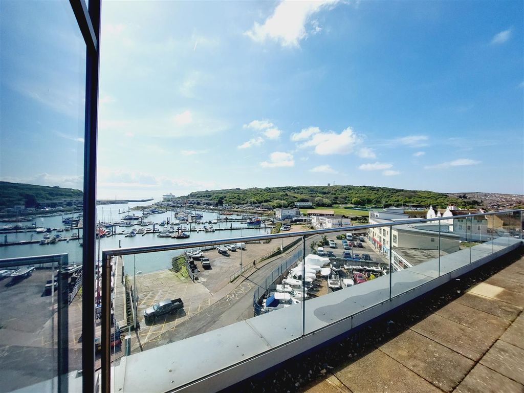 Property photo 2 of 22 Roof Garden Views.