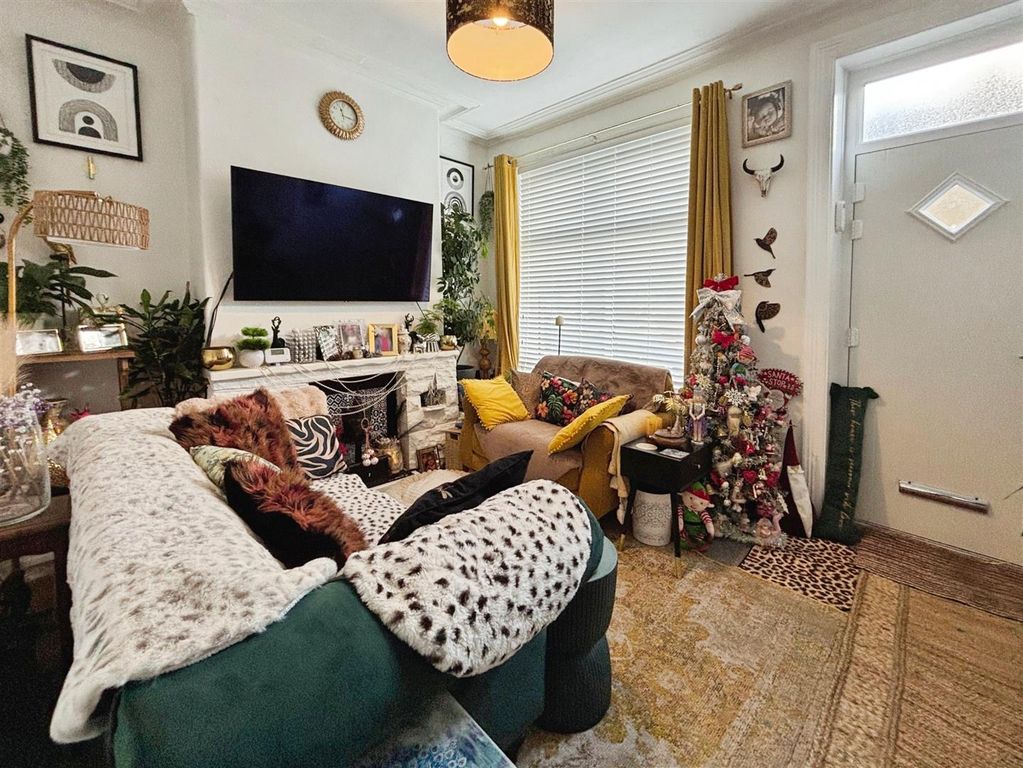 Property photo 2 of 20 78d88A67--4057-B66C-45C44D864D7A-19290-0000071F83E