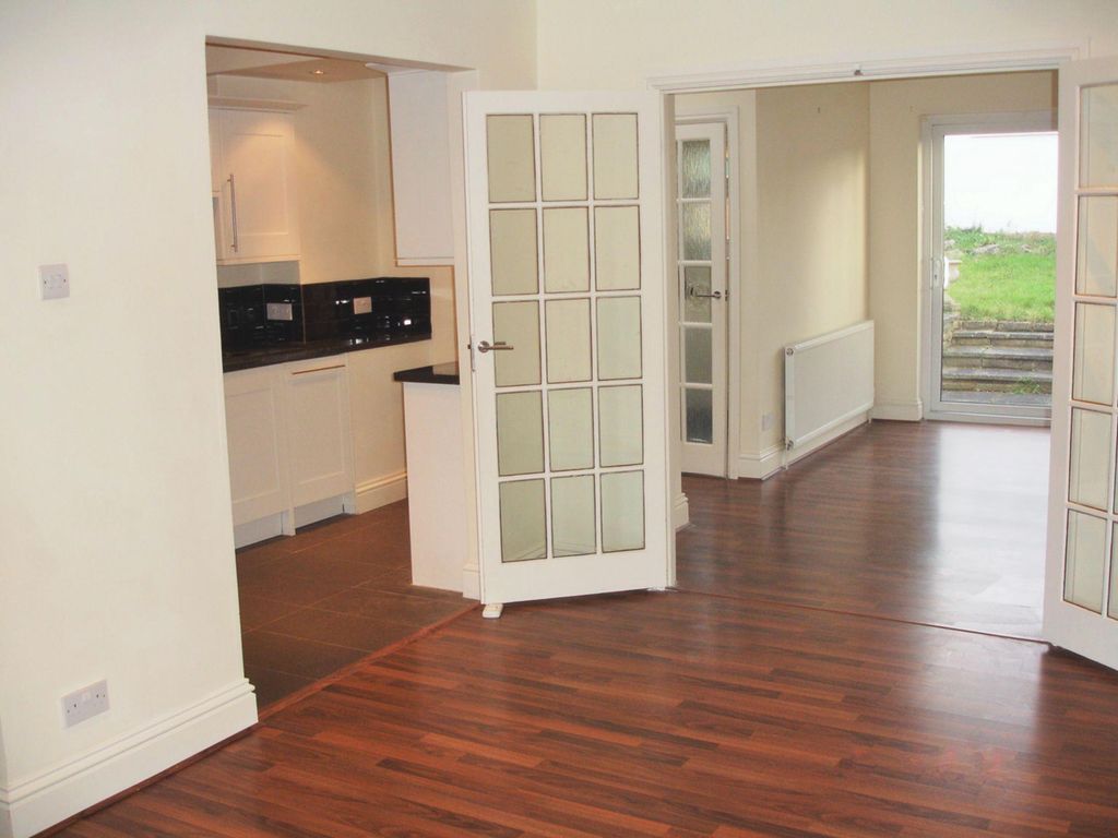 Property photo 3 of 14 4