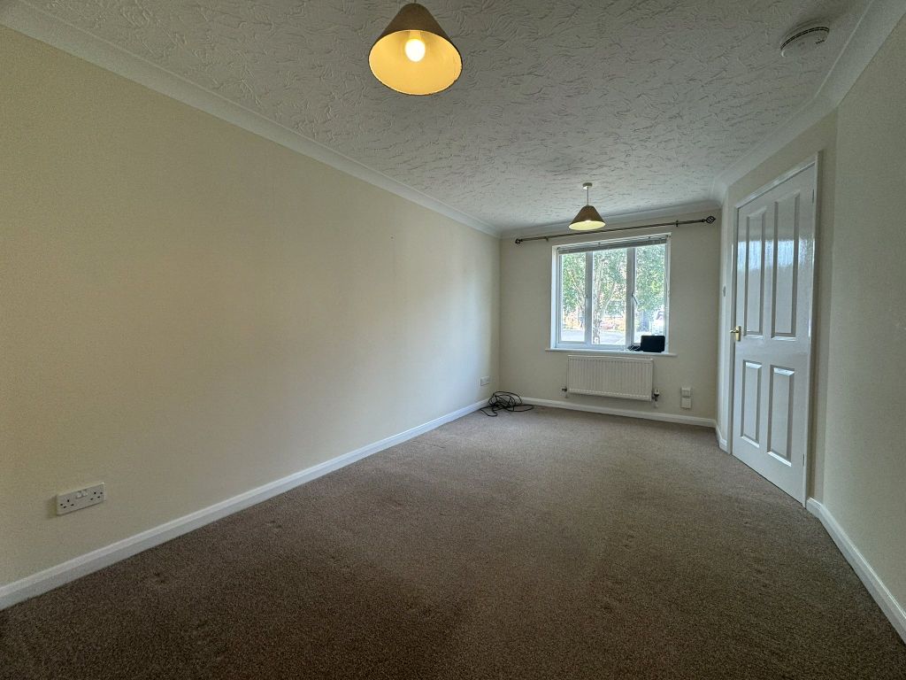 Property photo 2 of 8 Picture No. 12