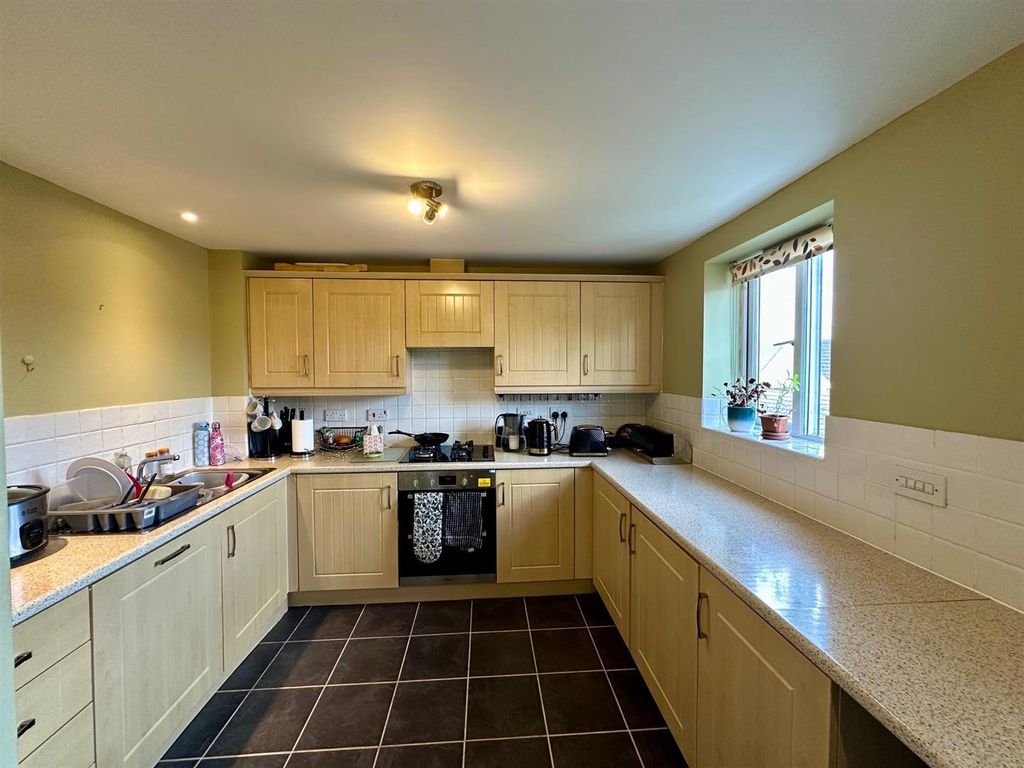 Property photo 2 of 23 Kitchen/Breakfast Room