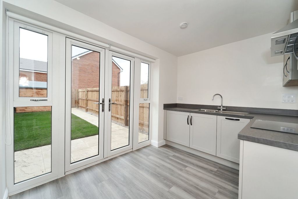 Property photo 2 of 16 Picture No. 11